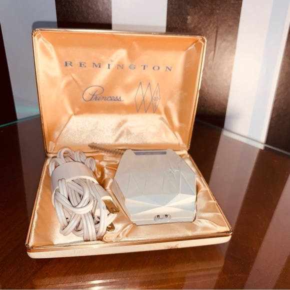 Vintage MCM Remington Ladies Electric Shaver Cute Retro Display Piece EVC - Picture 11 of 11